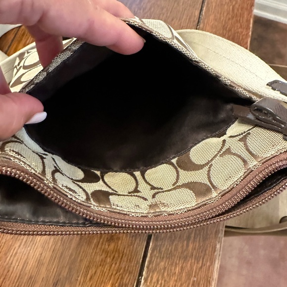 Coach Signature Crossbody Purse - Picture 6 of 10